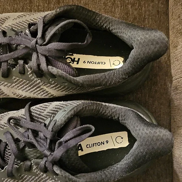 Hoka One One Clifton 9 Black and Gray Athletic Shoes 🖤🩶 - Picture 7 of 9